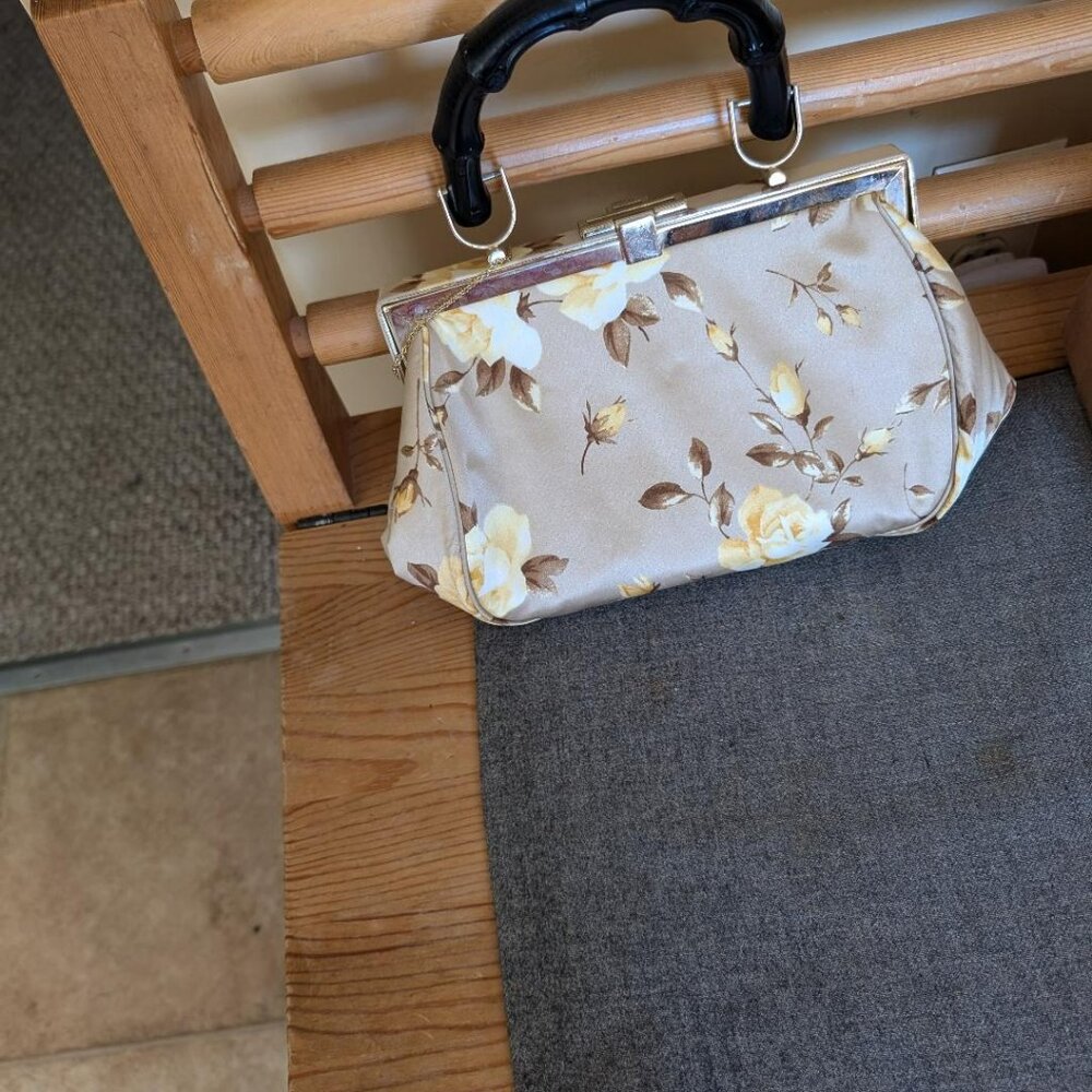 Beautiful Banana Republic purse